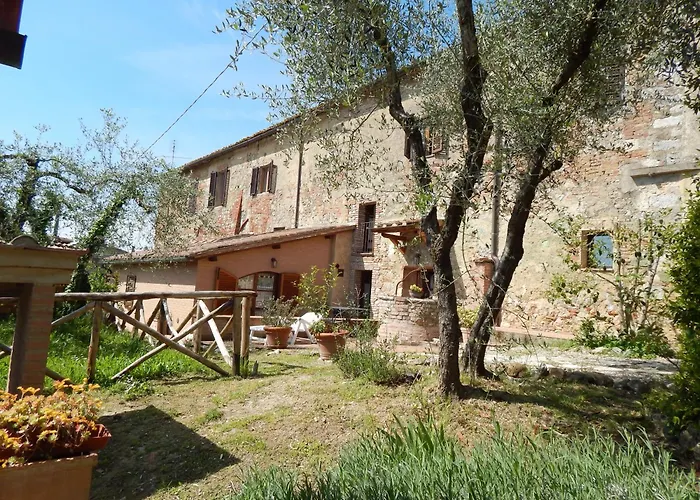 Fullino Nero Rta - Residenza Turistico Alberghiera Siena